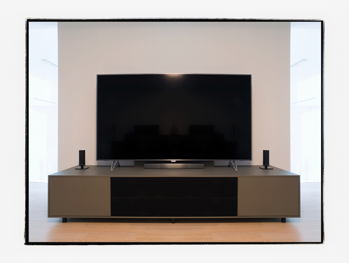 Fernsehmöbel aus matt lackierten MDF-Platten